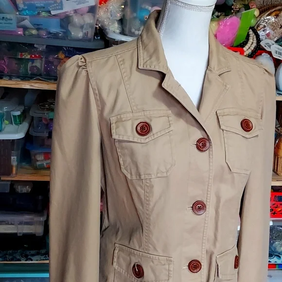 GAP Khaki Button Closure multi Pocket Utility Jacket Structured Shoulders Sz 10 - Picture 3 of 9